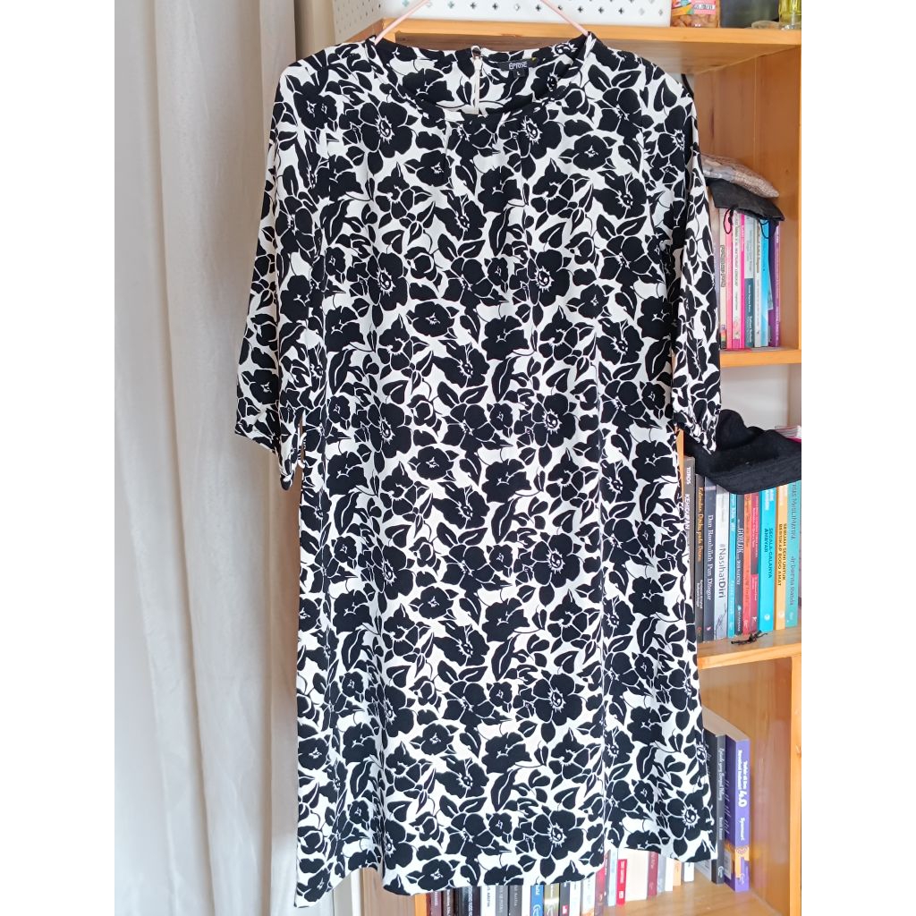 Preloved Dress Bunga Hitam Eprise L