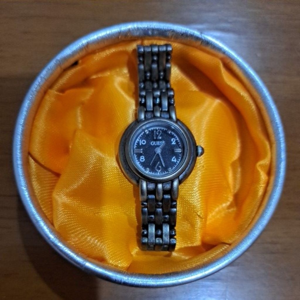 Jam Tangan Wanita Merek Guess
