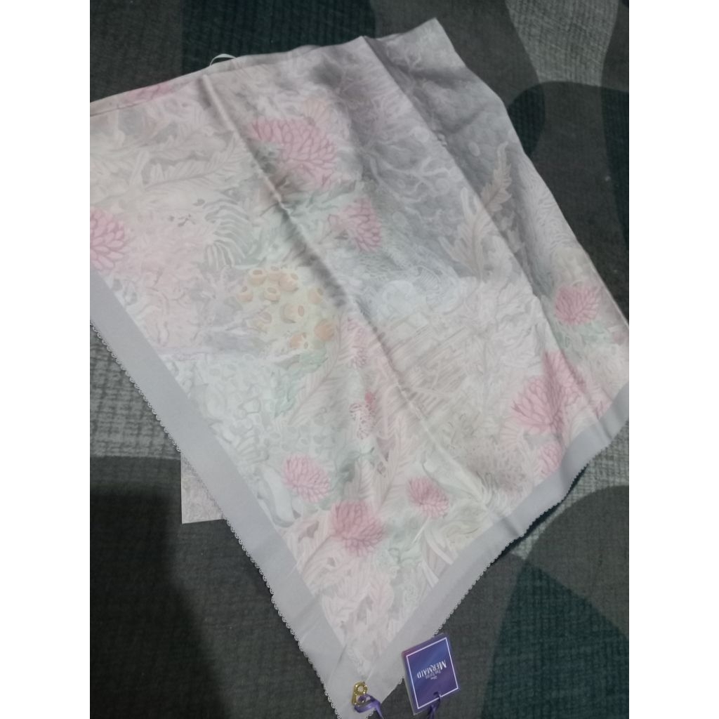 BUTTONSCARVES SATIN SQUARE LITTE MERMAID