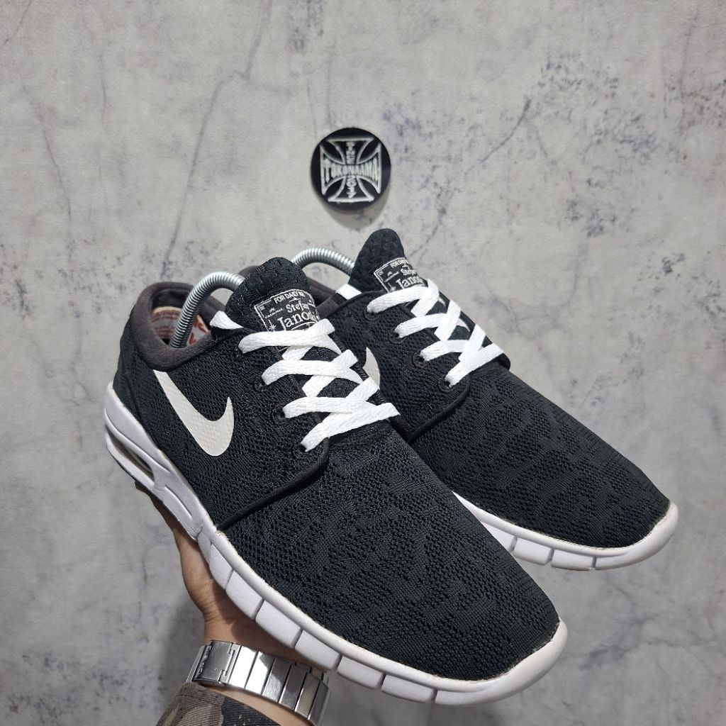 Sepatu Naiki Stefan Janoski Max Black White / size 42,5 / scnd original