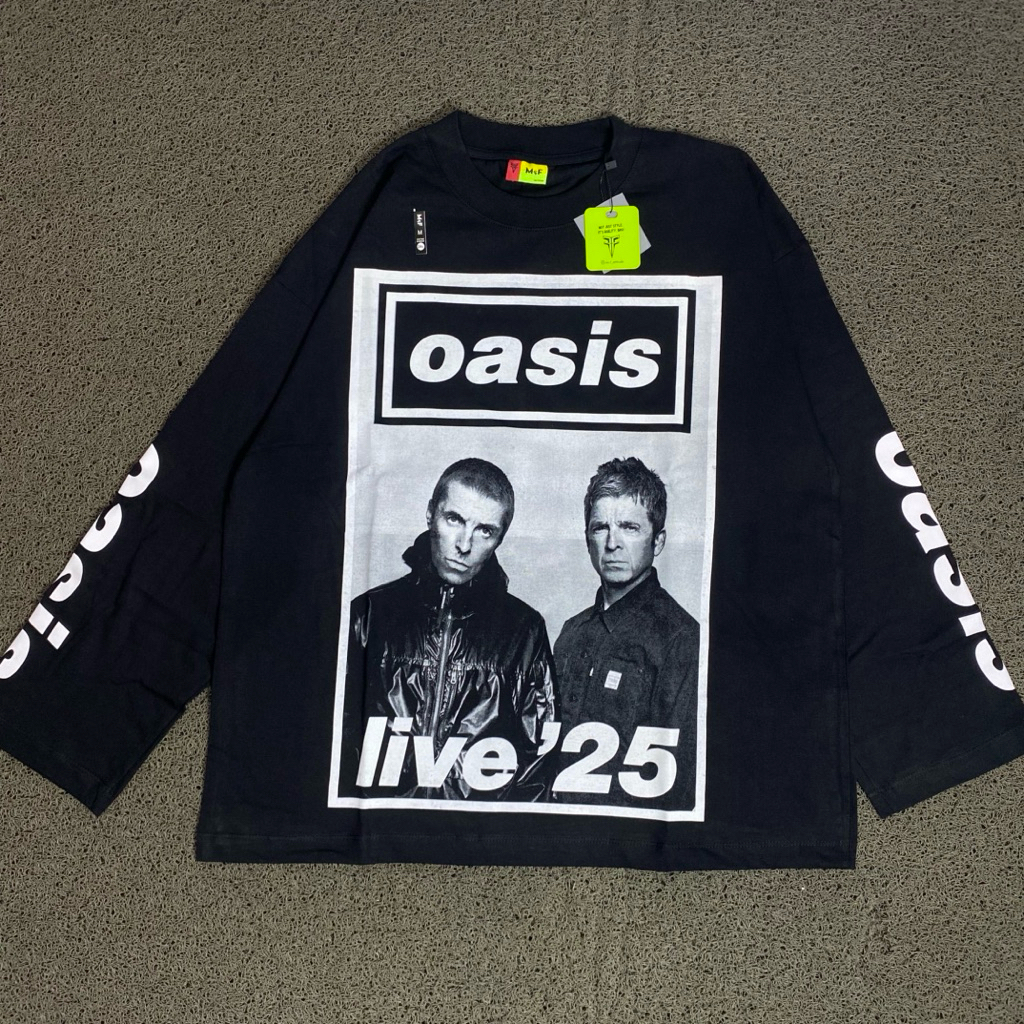 Kaos lengan panjang dengan pola oversize fit Oasis