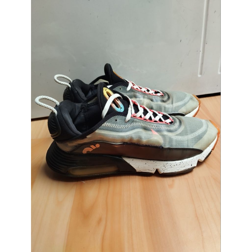 SEPATU RUNNING SNEAKERS NIKE AIRMAX 2090 SIZE 42 BEKAS PRELOVED