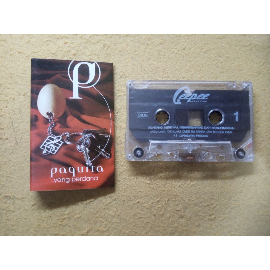Paquita album yang perdana. kaset pita