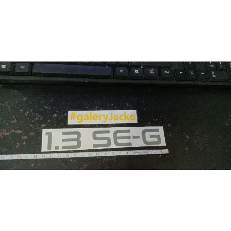 STIKER TOYOTA STARLET SE-G 1.3 UKURAN 16 X 2.5 CM