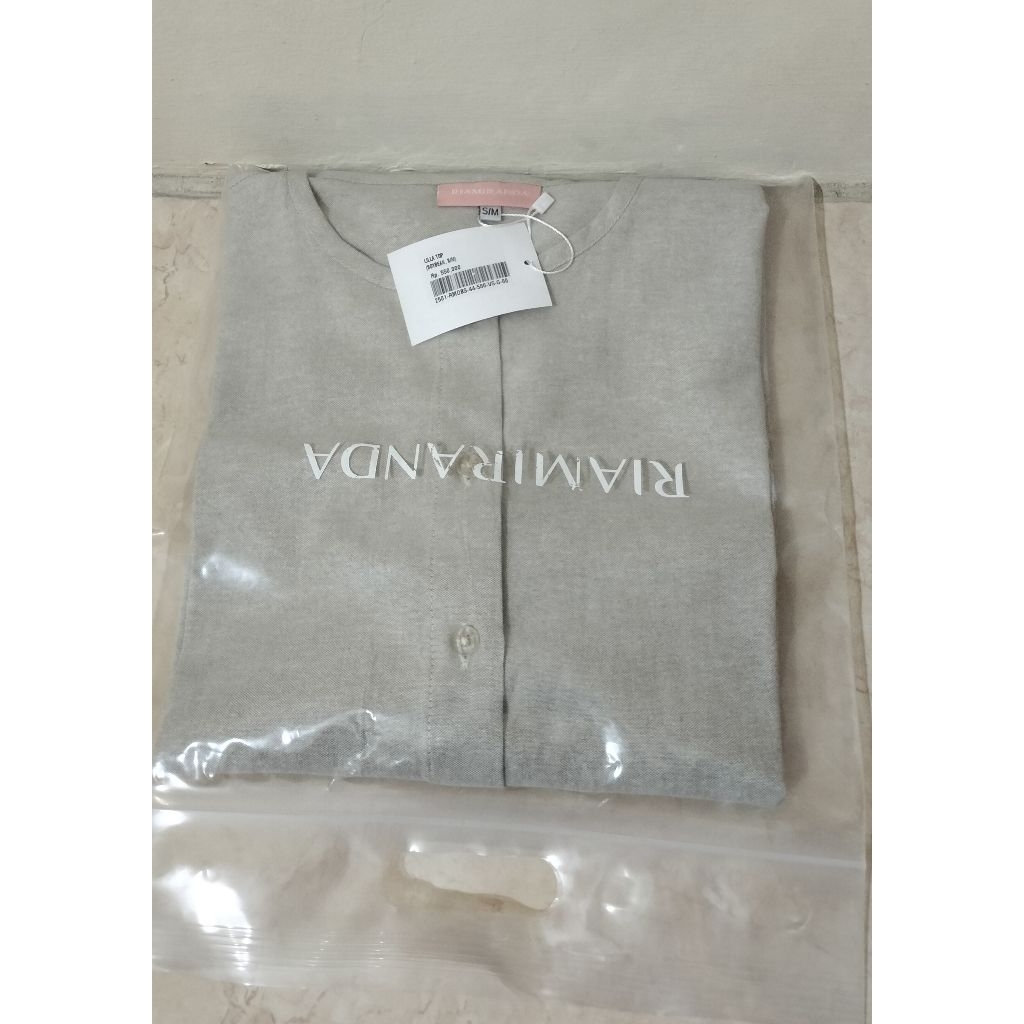 (NEW) Lilla Top RiaMiranda Kemeja basic polos size S/M warna Soybean