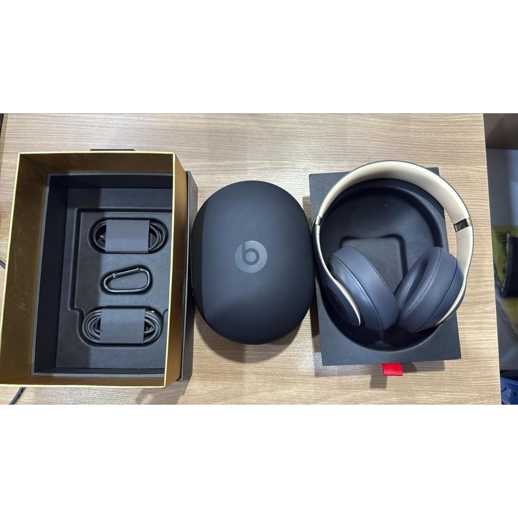 BEATS STUDIO WIRELESS BLACK GOLD HANDPHONE ORIGINAL SECOND LIKE NEW
