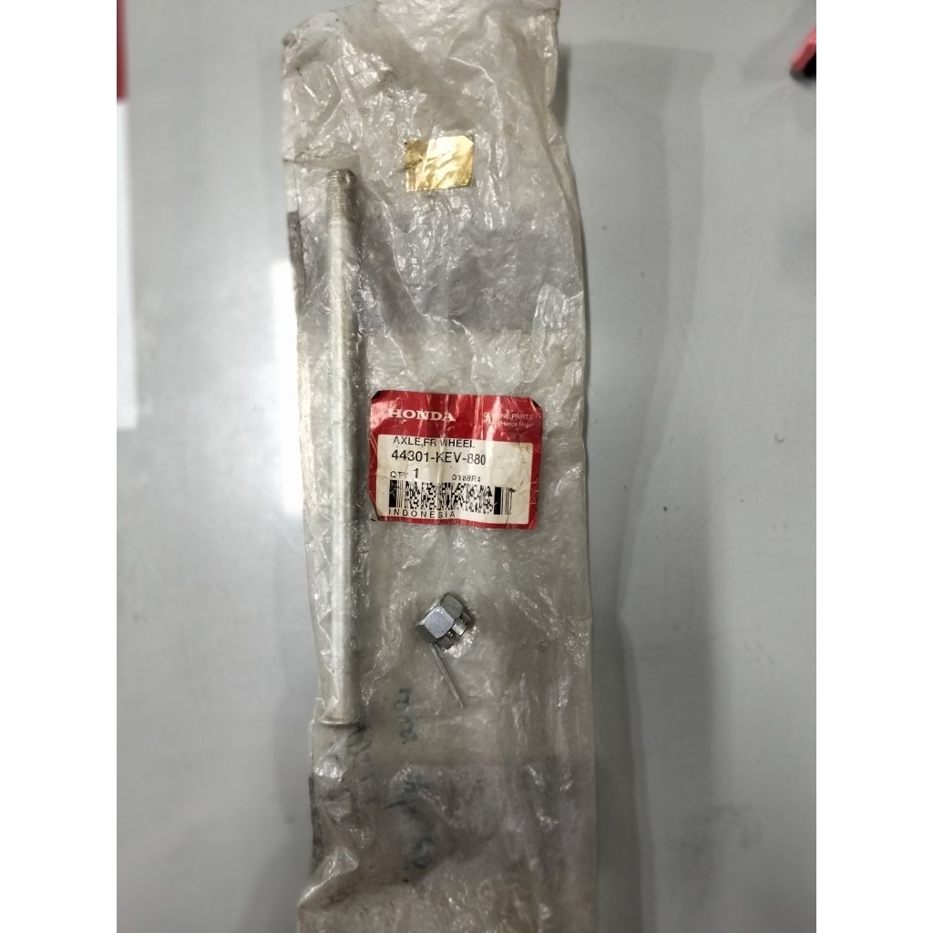 As roda depan plus mur plus spi untuk motor Supra x 100cc number part 44301KEV880