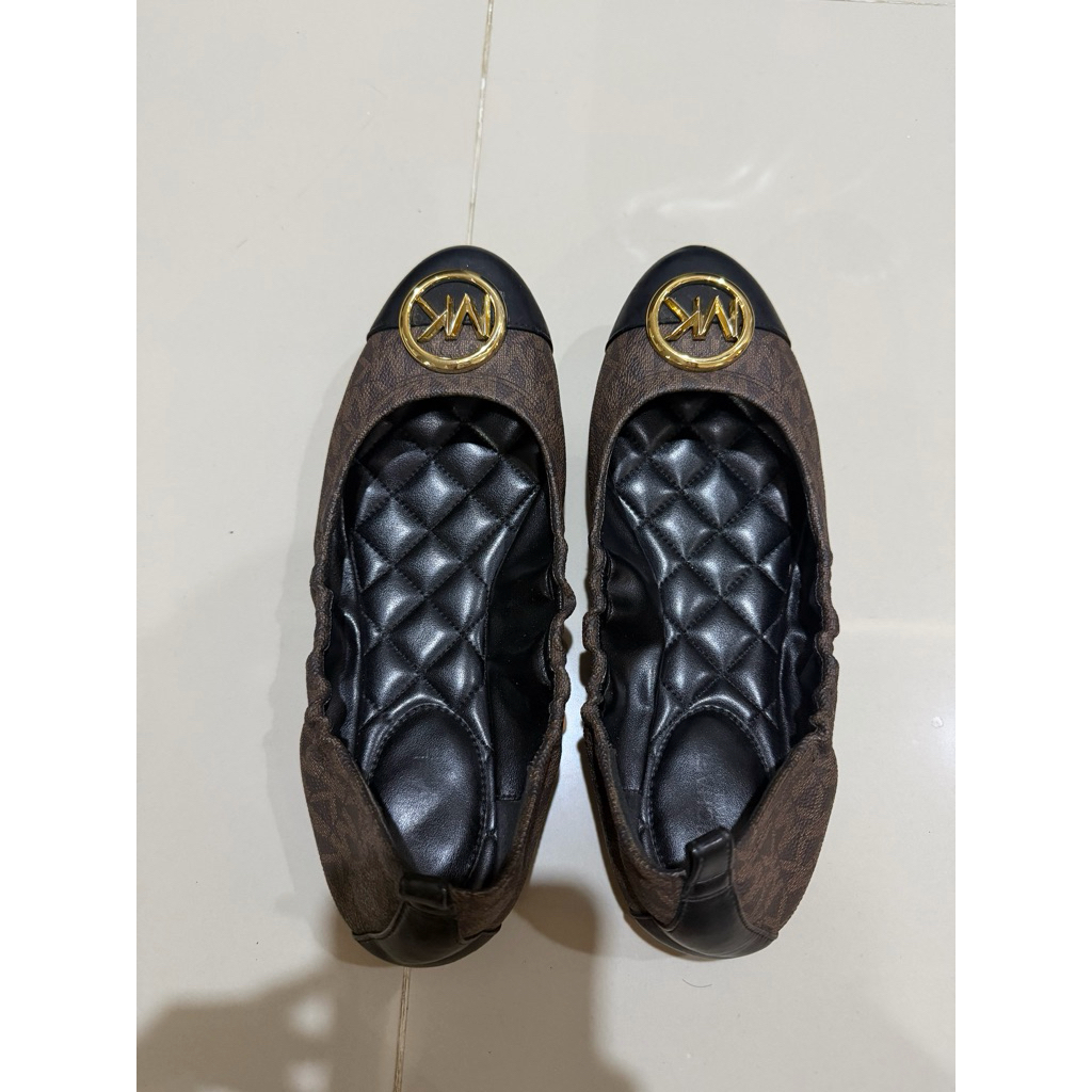 Preloved sepatu MK size 38