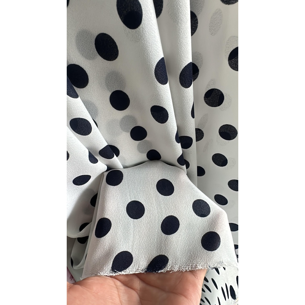 kain zara crepe - kain motif polkadot - kain crepe - polkadot