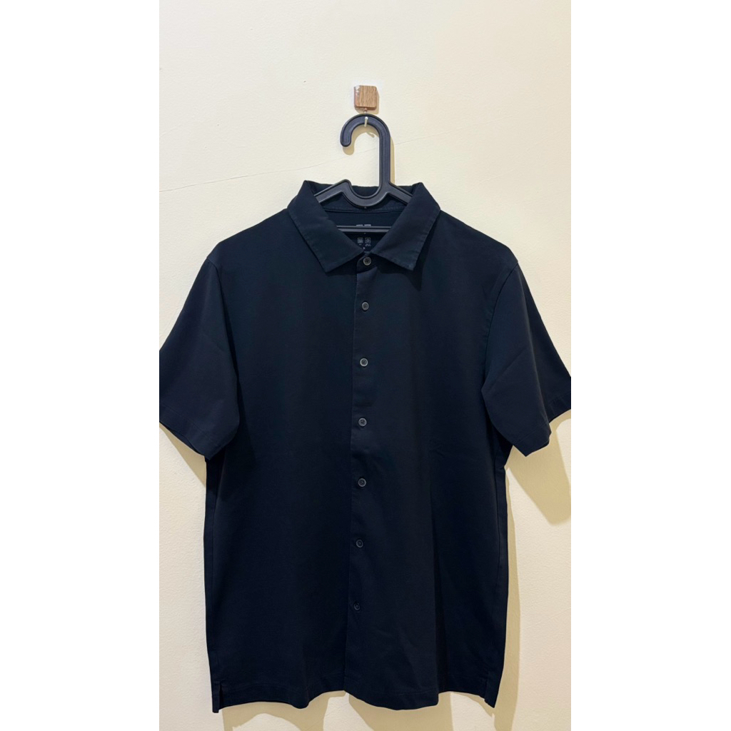 Preloved UNIQLO Kemeja AIRIsm