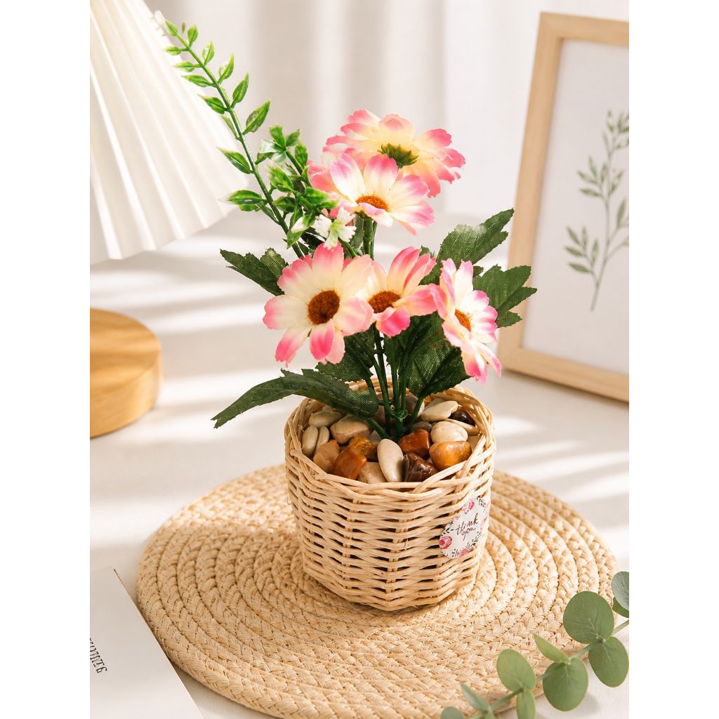 bunga hias artificial pink putih, bunga daisy mini, pot rotan 8cm, bunga palsu aesthetic, dekorasi m