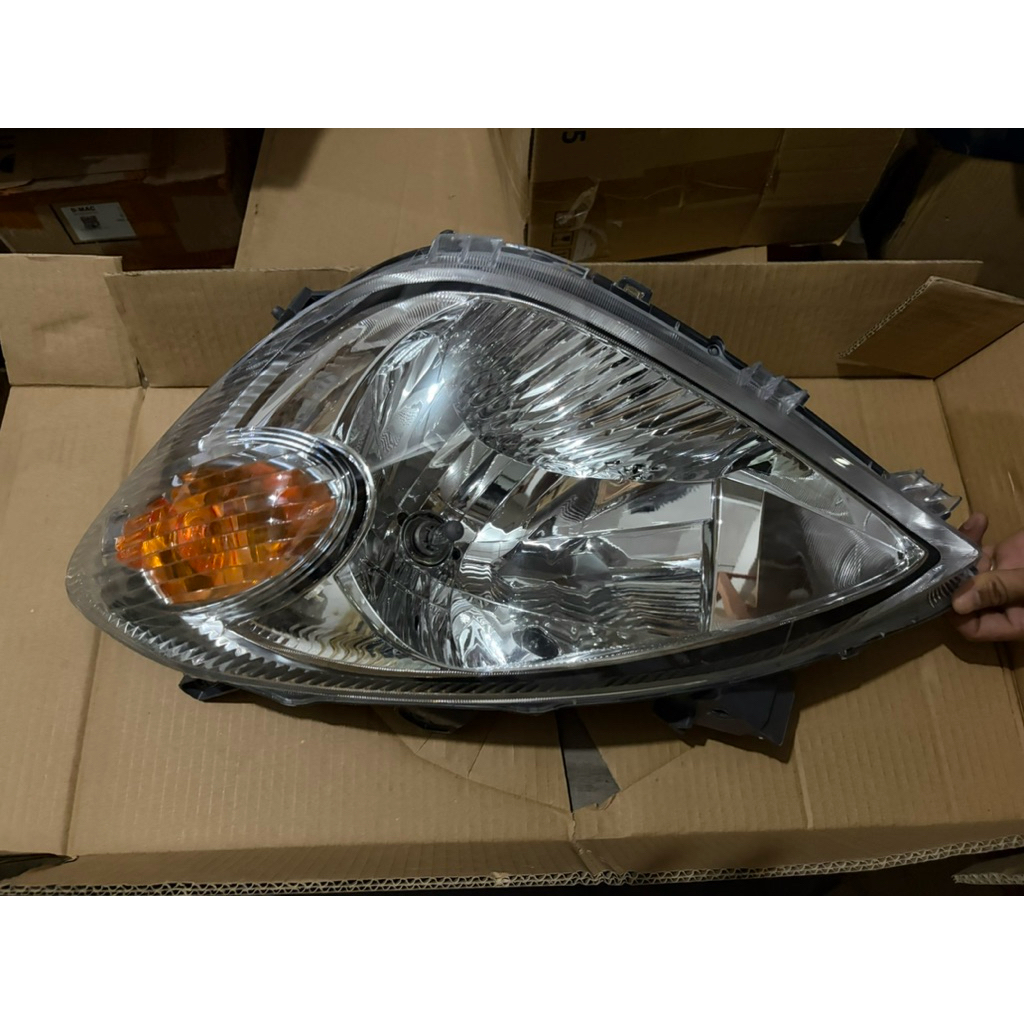 headlamp avanza 2010