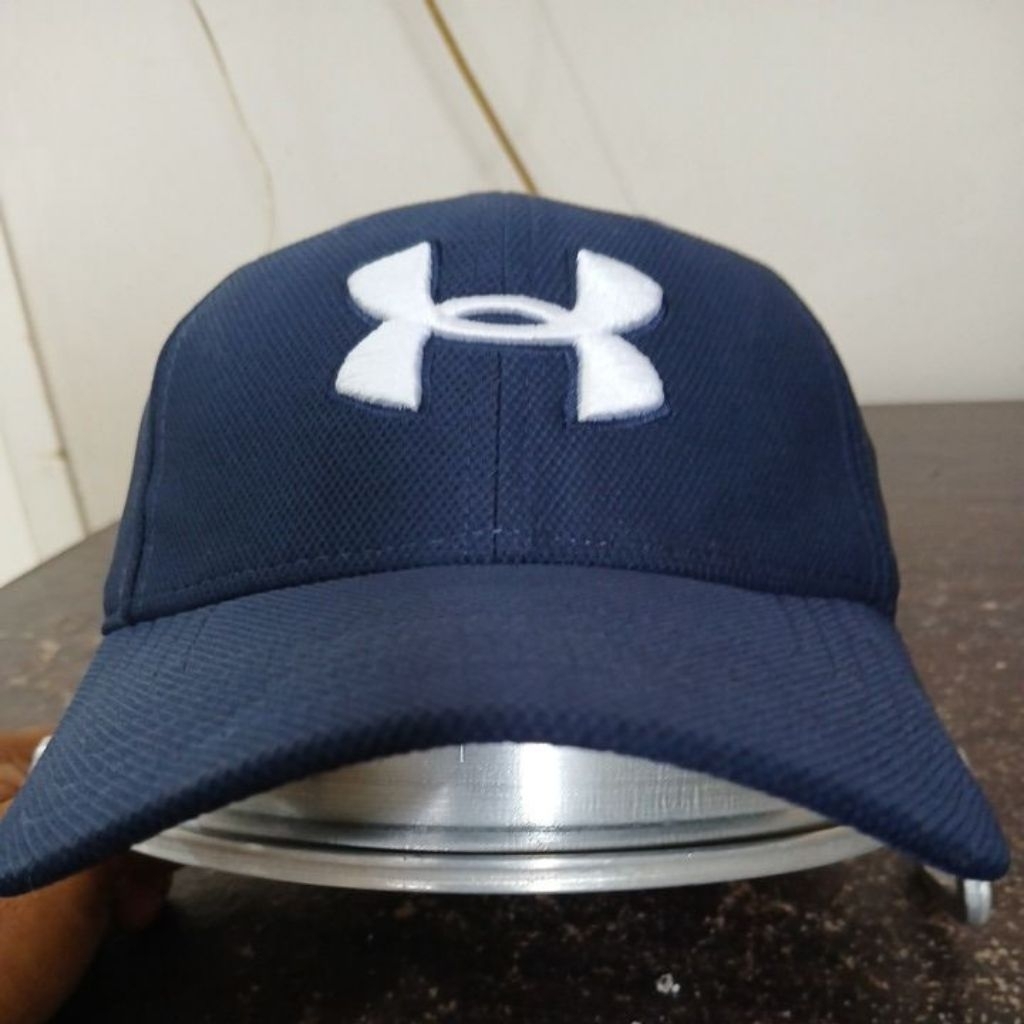Topi baseball builtup warna navy pekat logo bordir halus UNDER ARMOUR second Original size M-L lingk