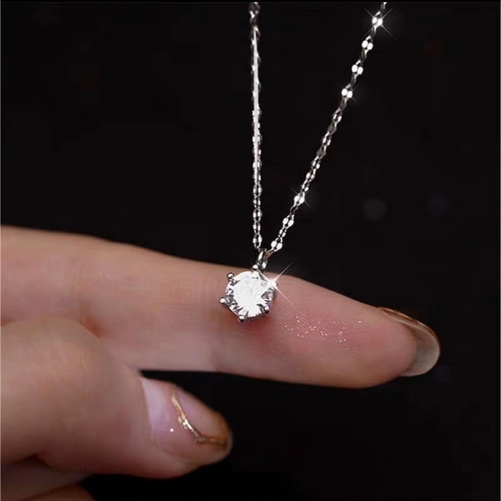 Kalung titanium anti karat berlian tunggal yang sederhana dan modis untuk wanita cocok untuk dipakai