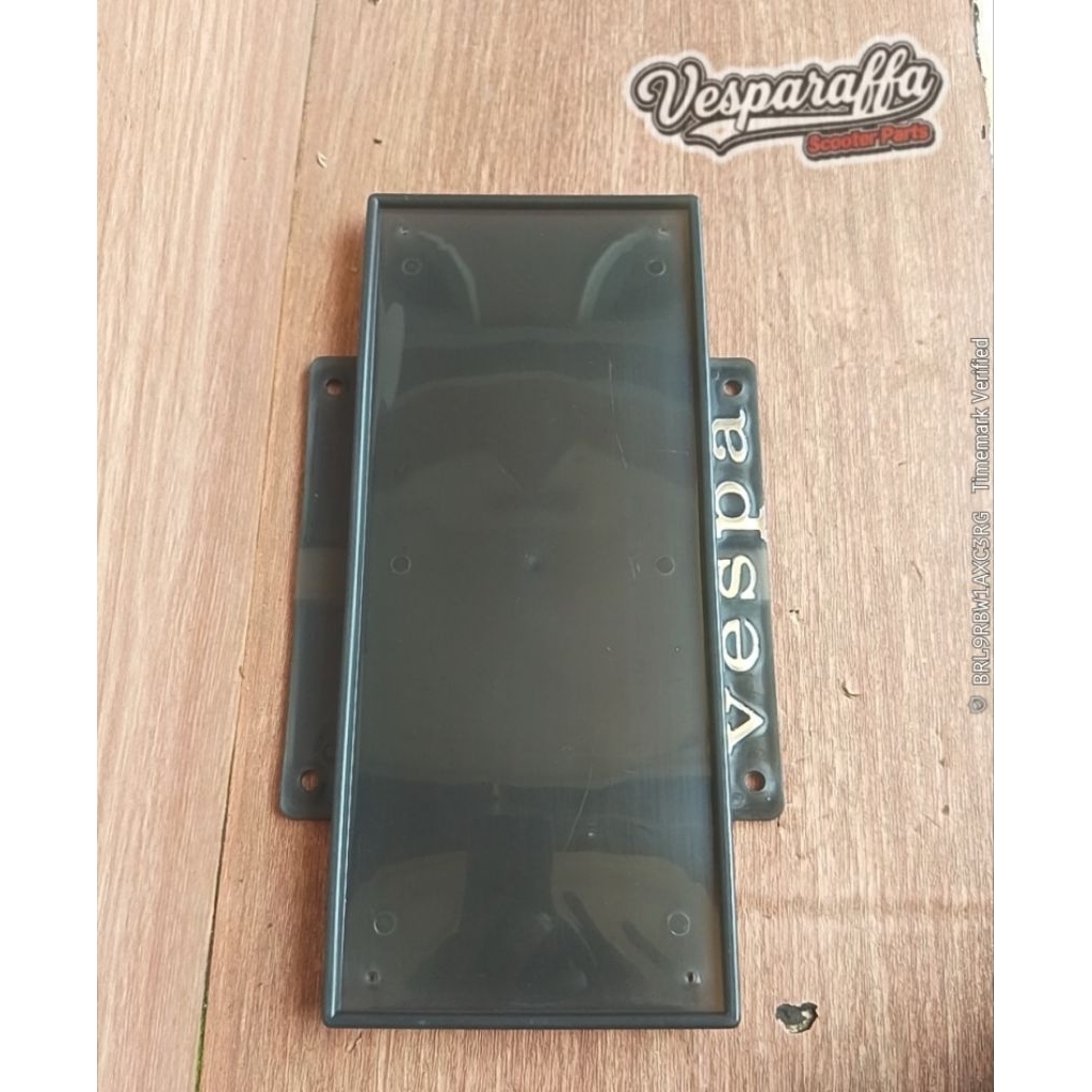 Dudukan plat no nomor nomer belakang emblem embos vespa untuk vespa super sprint bajaj bajay Exel PX