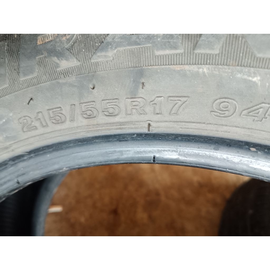 Ban mobil merek Brigstone