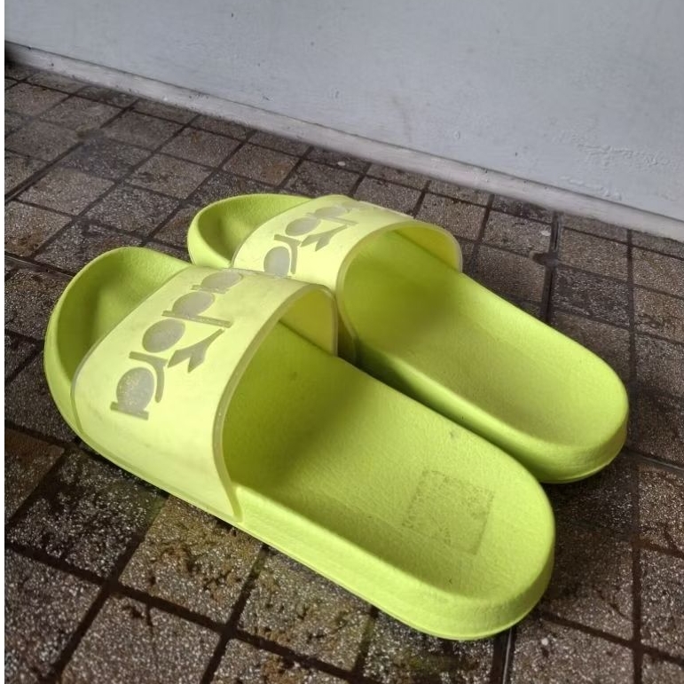 Sandal Diadora Ori hijau stabilo