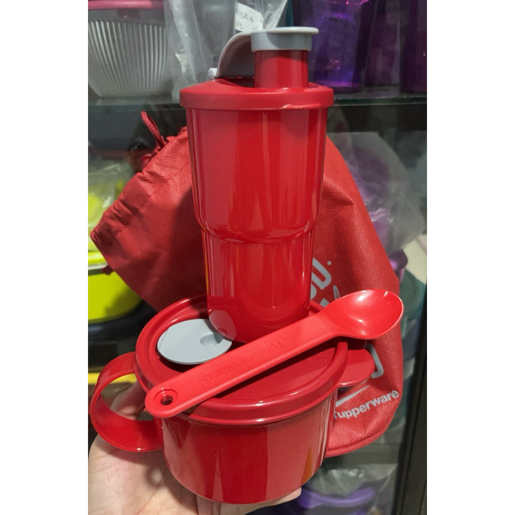 Tupperware bekal Red Blush bisa masuk Microwave