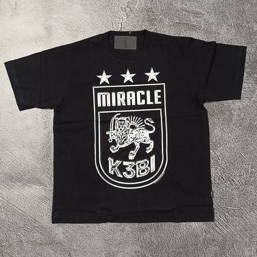 Kaos Miracle x K3bi lengan pendek warna hitam