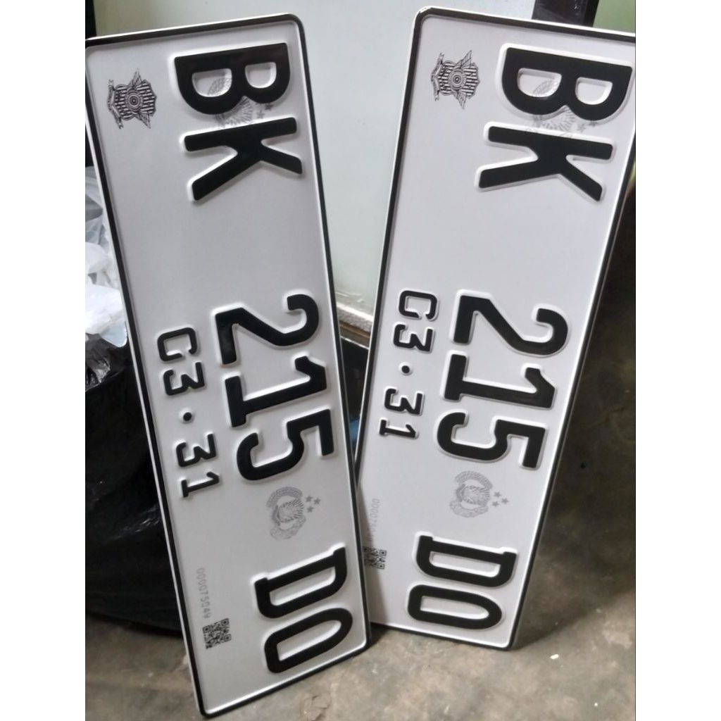 plat mobil reflektif putih barcode scanner
