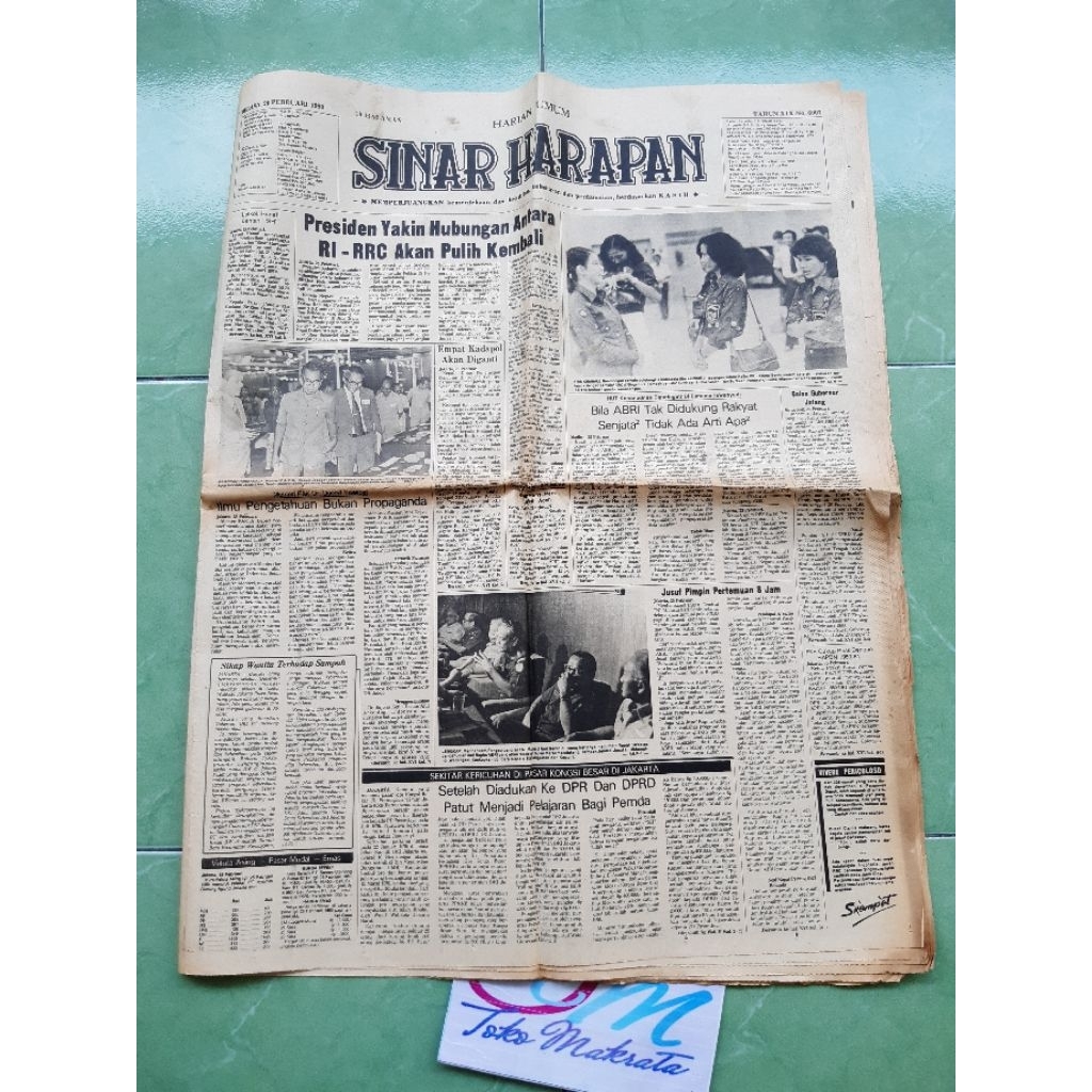 koran surat kabar SINAR HARAPAN ada artikel badminton tinju sepakbola tenis angkat besi ada iklan mo