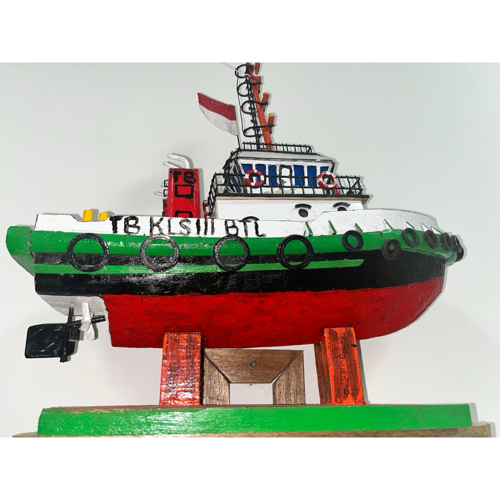 Miniatur Kapal Tugboat “TB KLS III BTL”