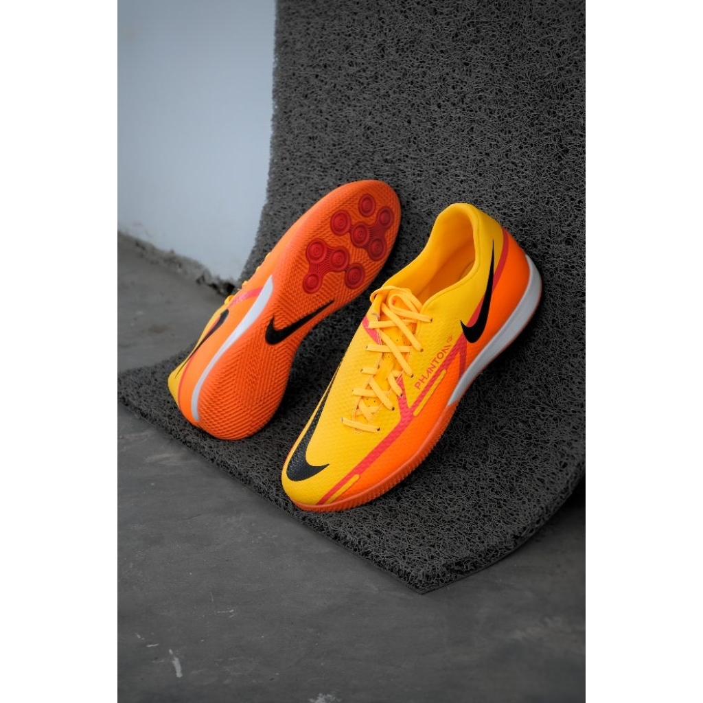Sepatu Futsal Nike Phantom GT2 Academy IC - Orange Original BNIB