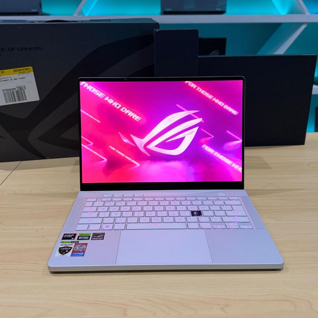 Laptop Gaming ROG Zephyrus G403UV Ryzen 9 8945HS RTX 4060 16GB/1TB Oled