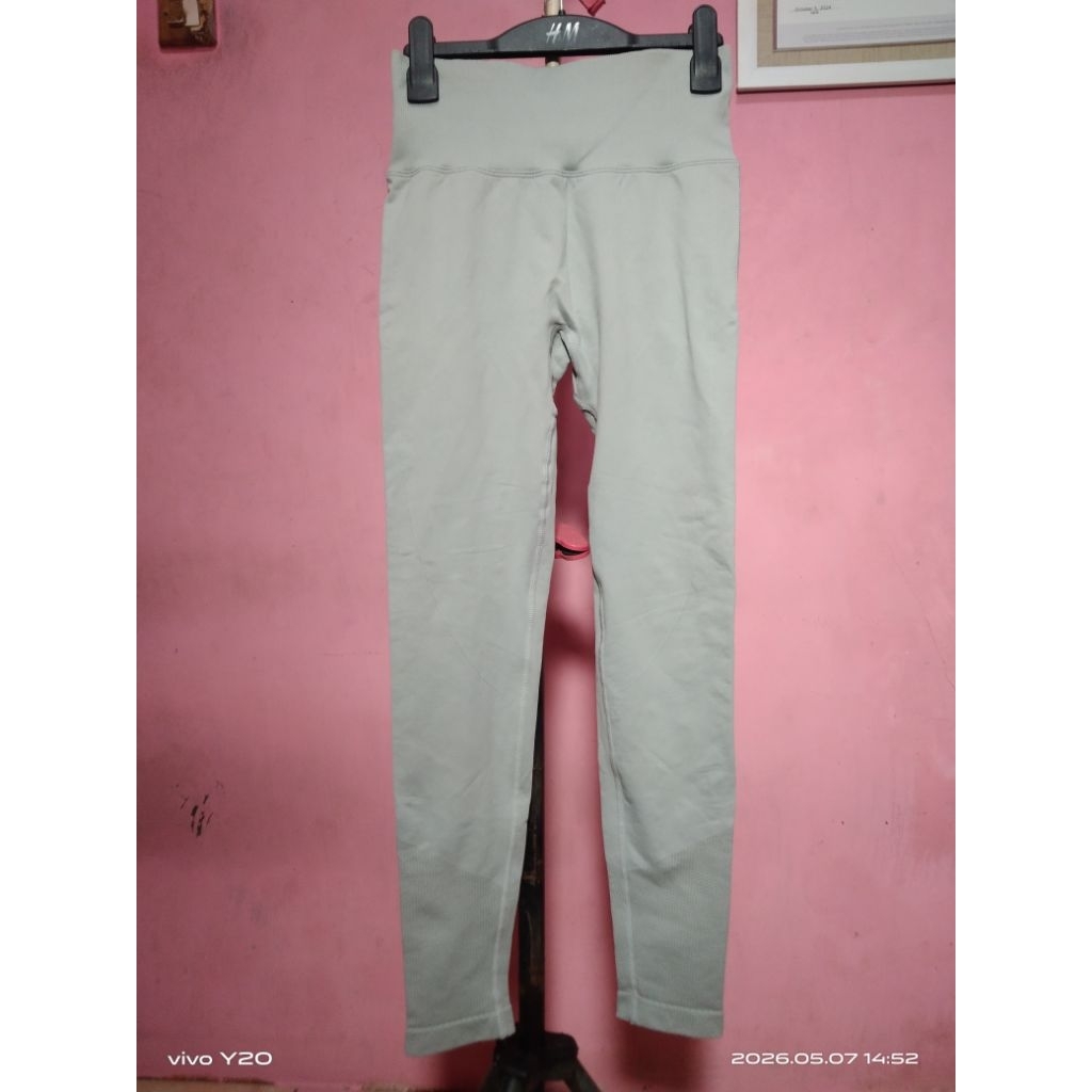 PRELOVED LEGGING/CELANA OLAHRAGA/LEGGING WANITA