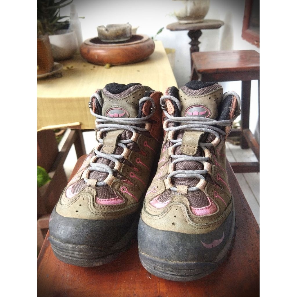 sepatu outdoor seken brand BFL Outdoor sz 37,5
