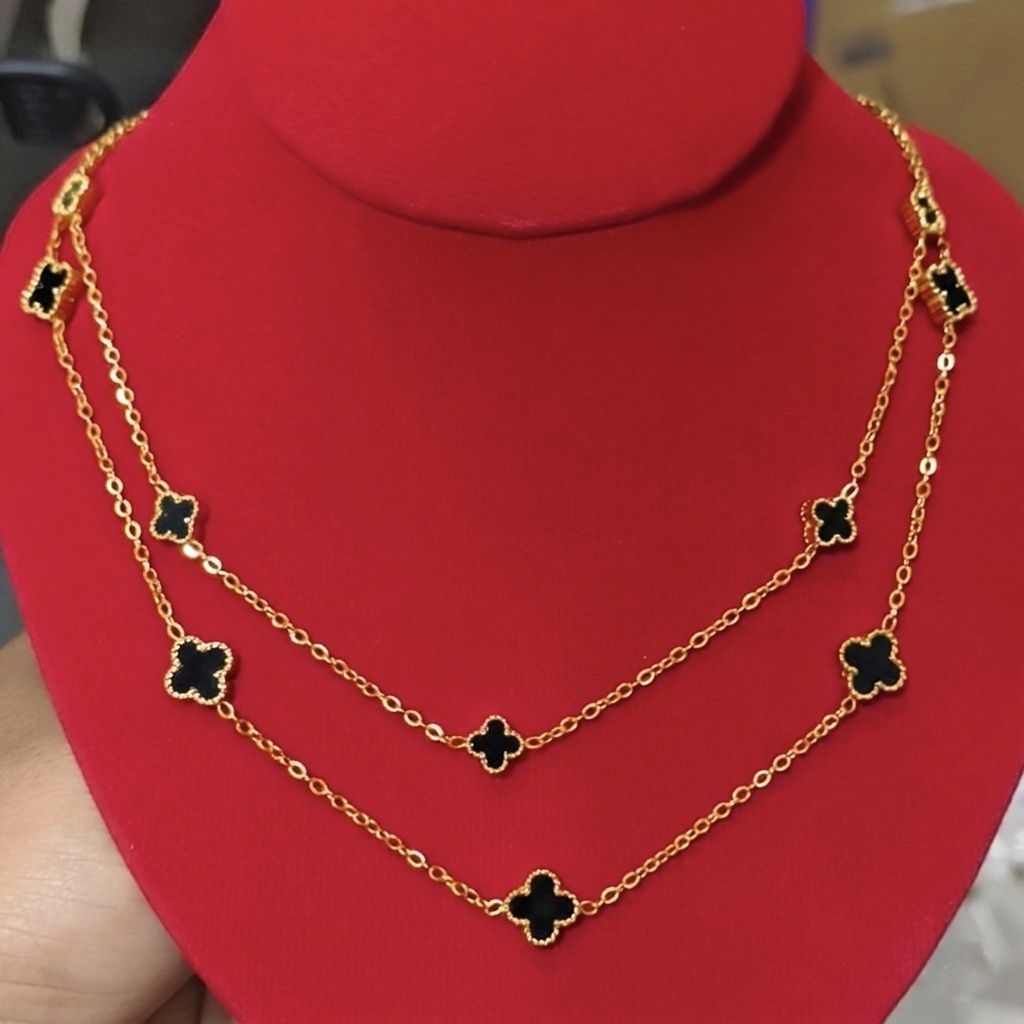 Kalung Titanium Clover Bunga Hitam Van Cleef Semanggi