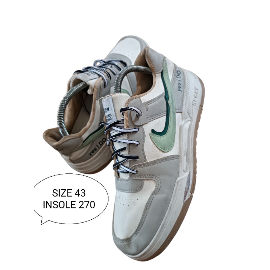 SEPATU SNEAKERS PRELOVED SIZE 43