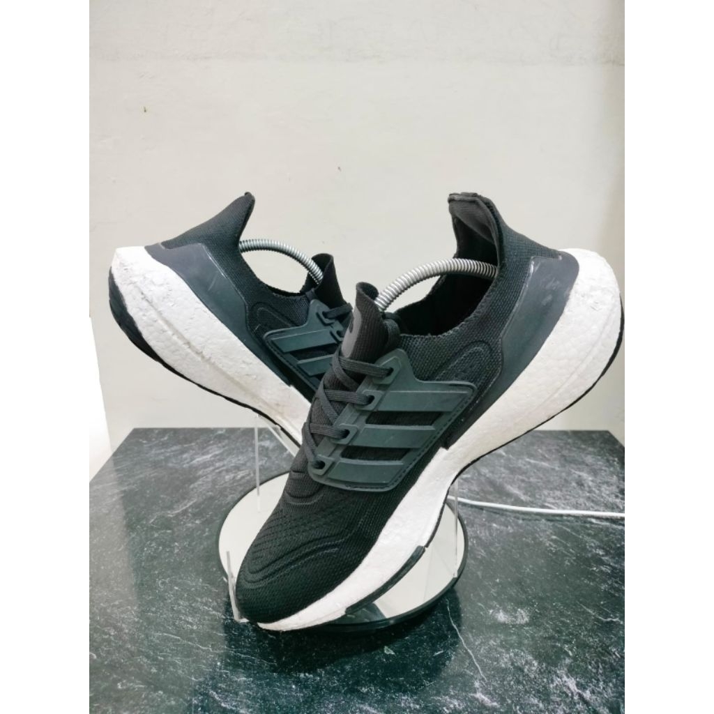 Sepatu Adidas Ultraboost 22 Core black Second Original