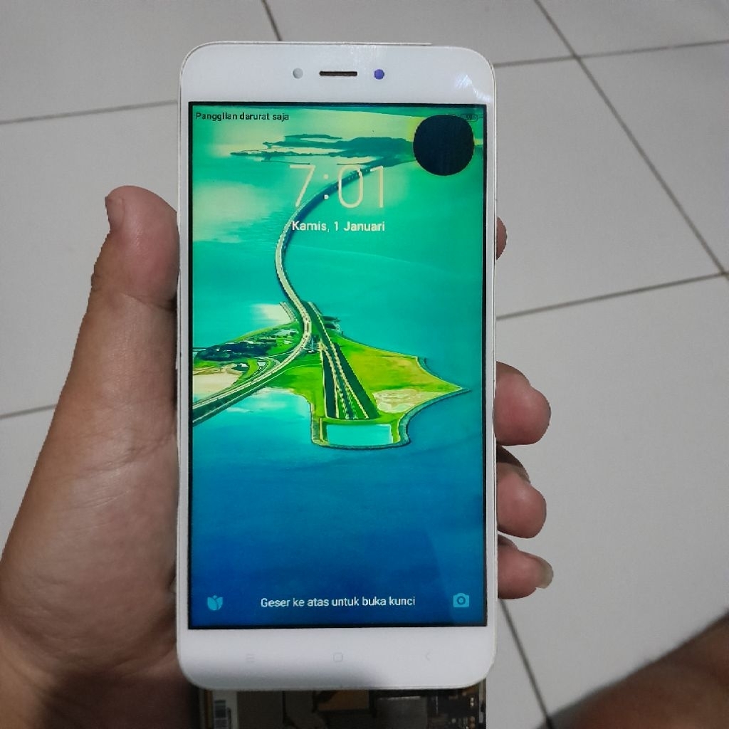 UNIT LCD TOUCSCREEN  REDMI NOTE 5A  CUMA ADA TOMPEL SEPERTI DI POTO PRODUK ORIGINAL NORMAL