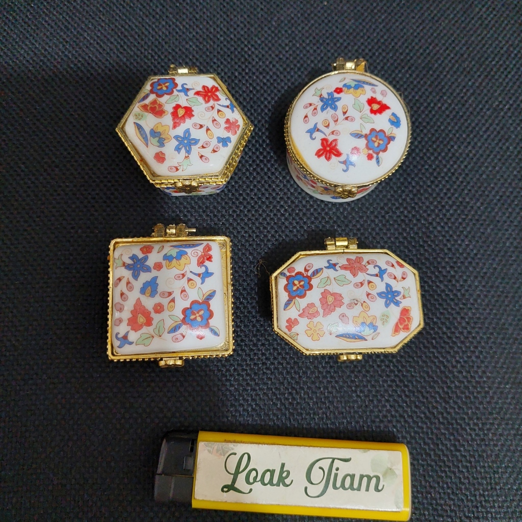 pajangan kotak perhiasan kecil cepuk keramik kecil china 4 buah NOS