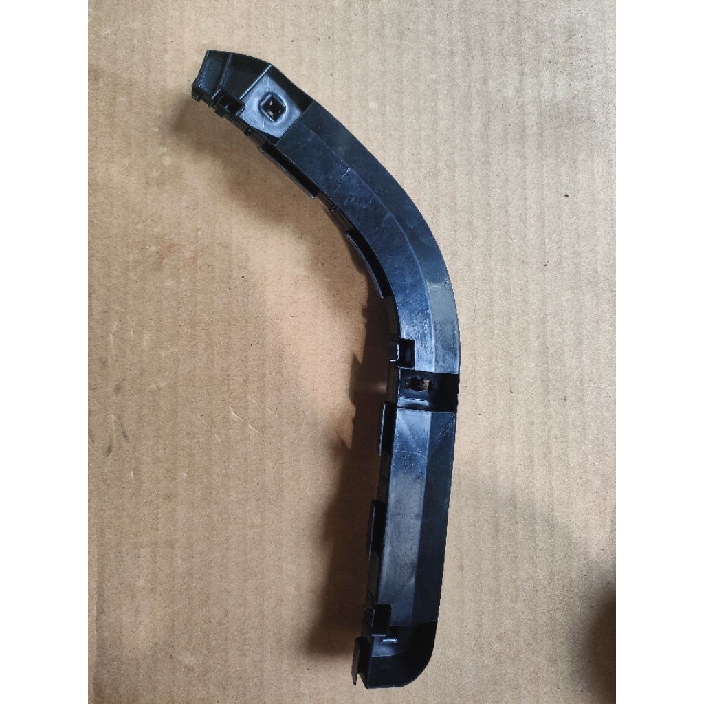 bracket bumper depan innova 2005-2011