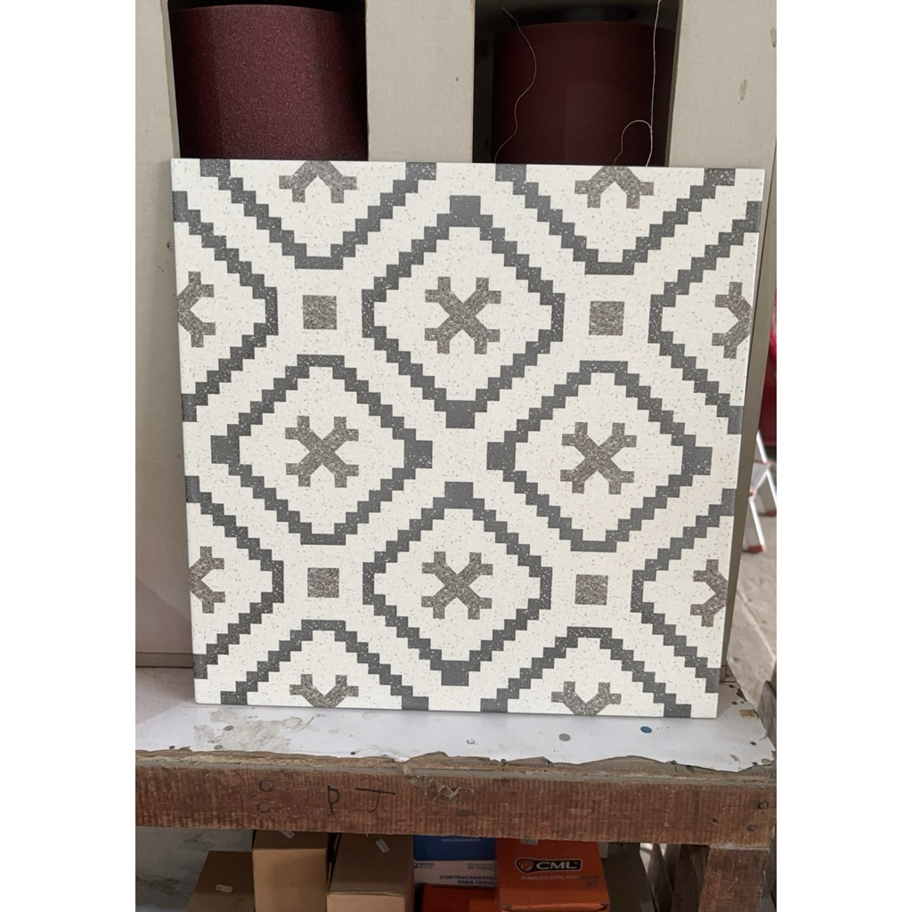 KERAMIK LANTAI DEKORASI BATIK 40x40 PLATINUM BRIGHTON BLACK DECOR KW 1