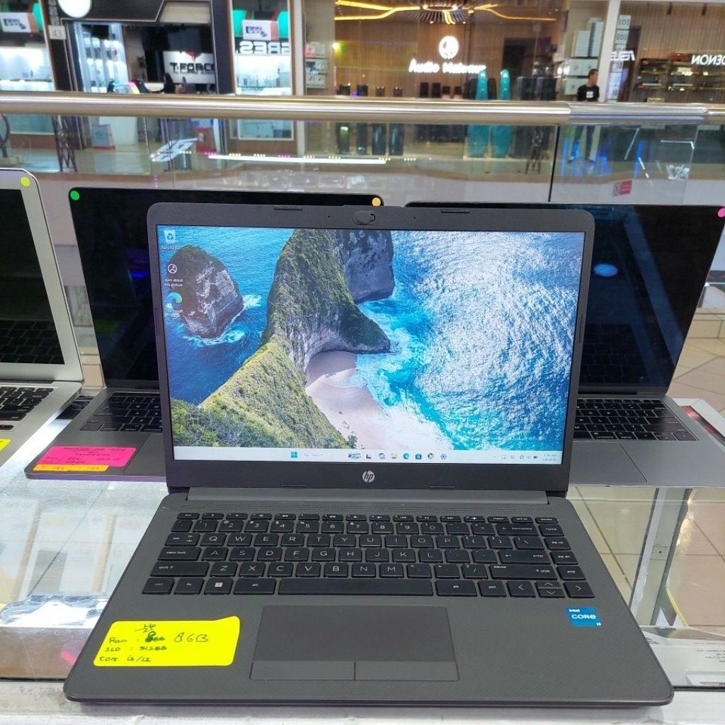 Laptop Hp 240 G9 core i3-1215U ram 8gb ssd 512gb minus layar ada bercak keyboard dan retak sprti dif