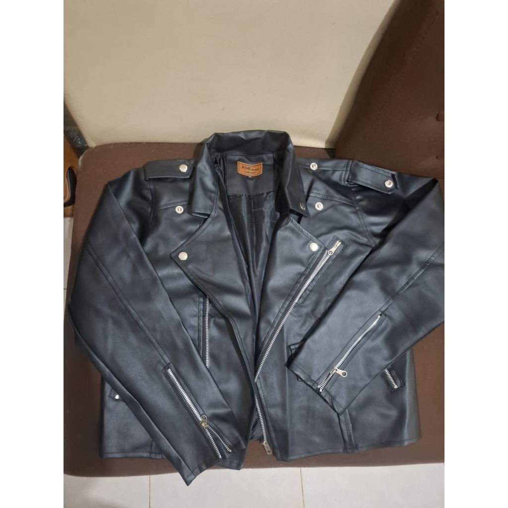 Jaket kulit wanita (Preloved)