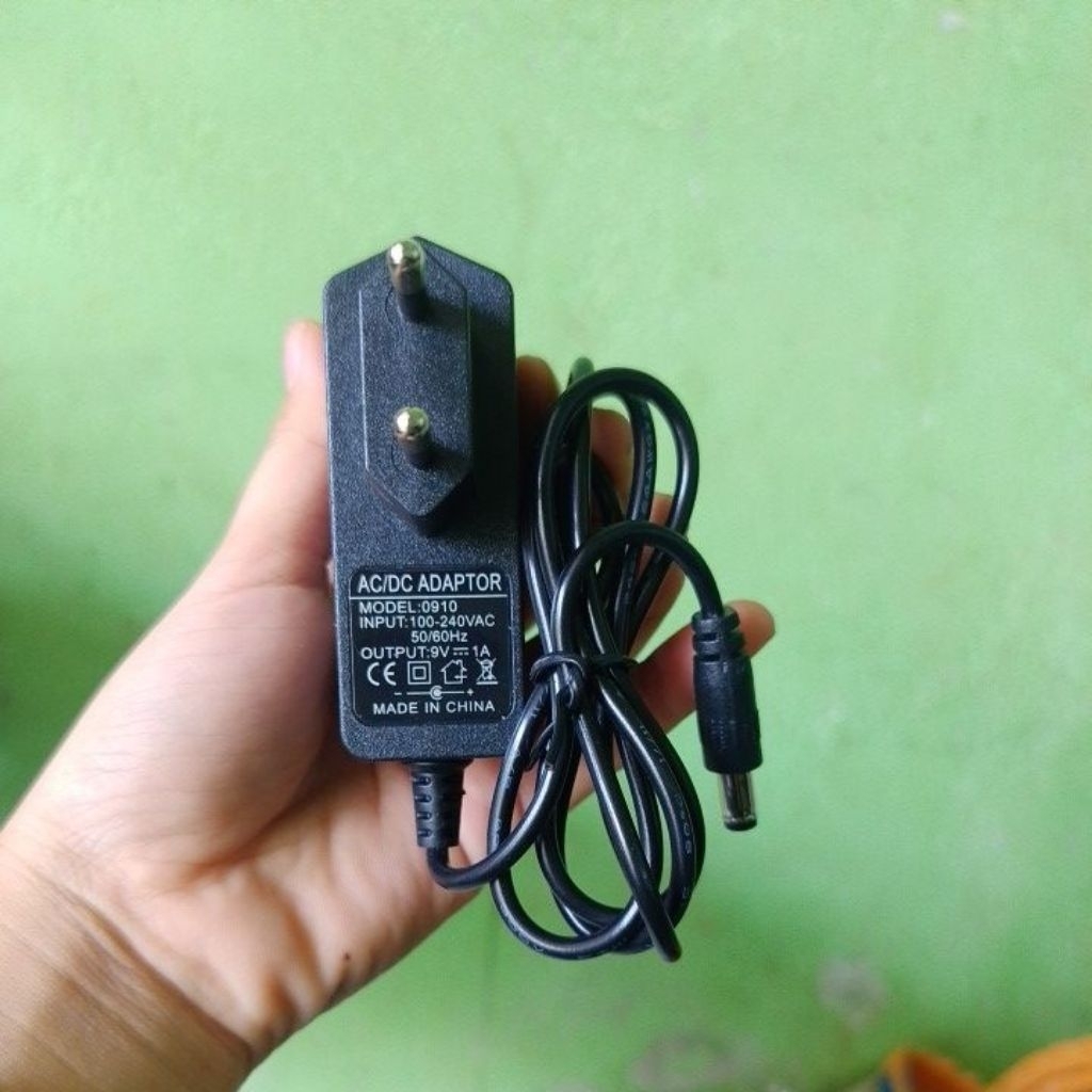 ADAPTOR 9V 1A ADAPTOR 9V 1A