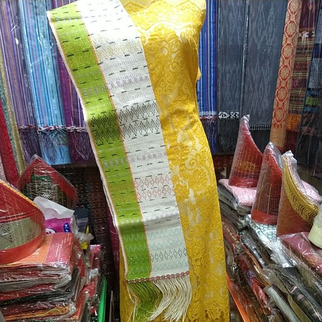 Hande Hande Ulos Sadum Tenun Tangan