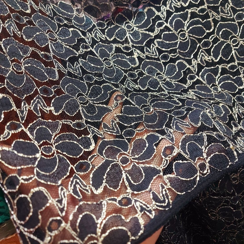 kain brokat katun premium  - kain brokat motif bunga  - kain brokat meteran ( hitam gold ) AT