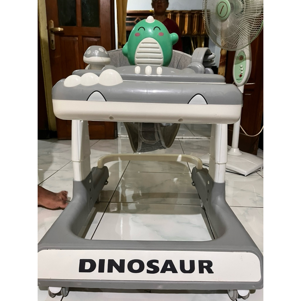 PRELOVED BABY WALKER