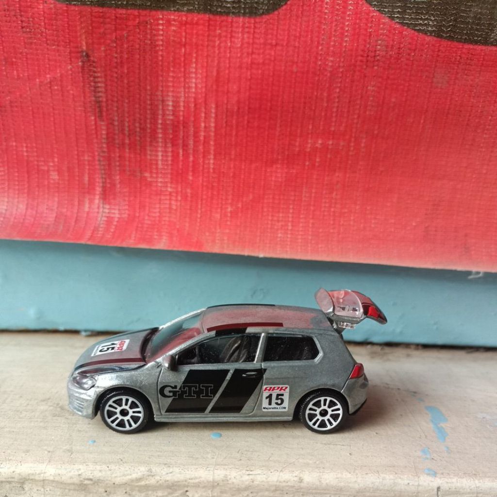 Majoret VW  Golf GTI abu silver metalik Chevrolet Camaro kuning - Lamborghini Aventador Orange major