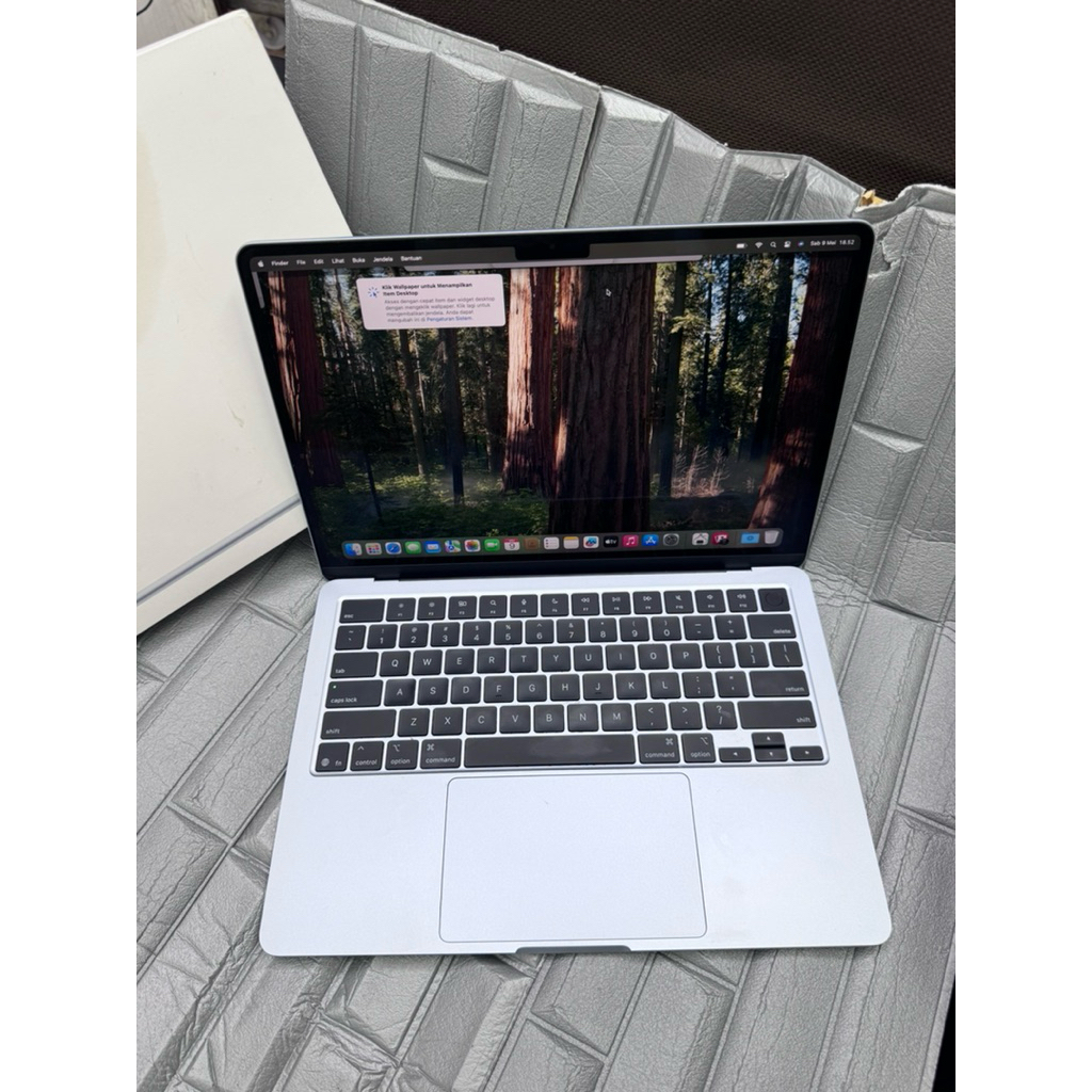 MACBOOK AIR M4 (2025) 13" 16/256gb original bekas second ex Inter