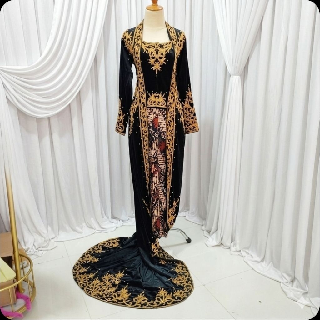 Kebaya Kutubaru Bludru Ekor Payet Simple Cantik (NN)