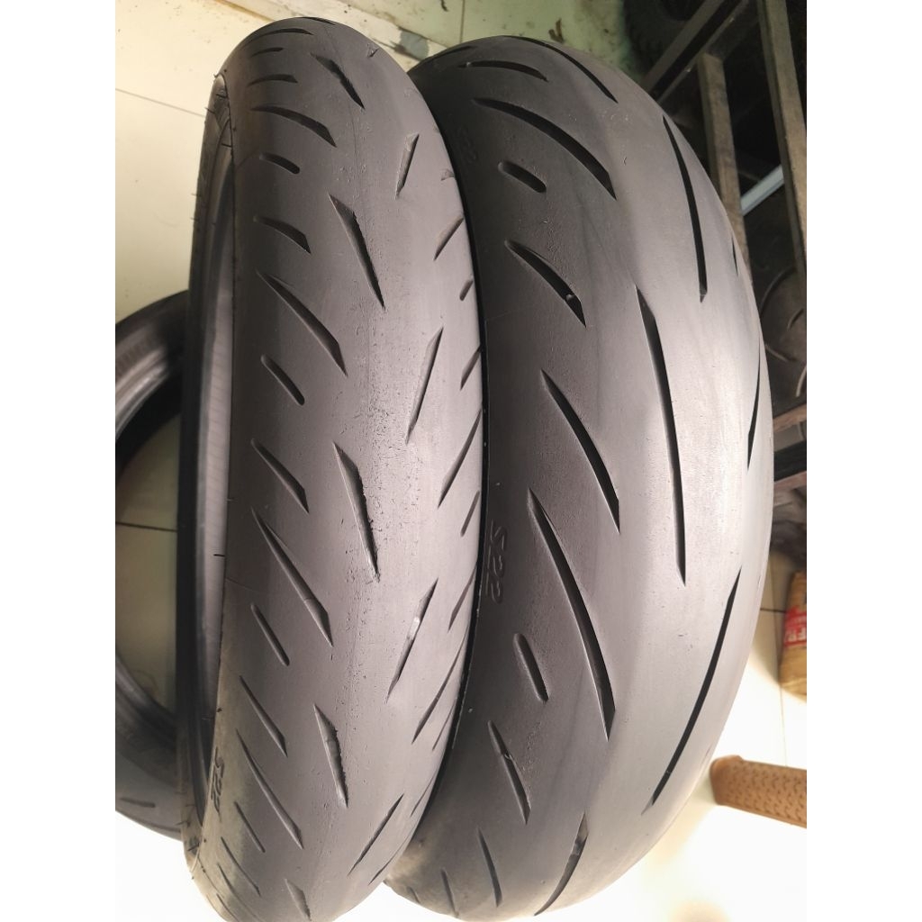 Battlax s22..110/70+150/60-17