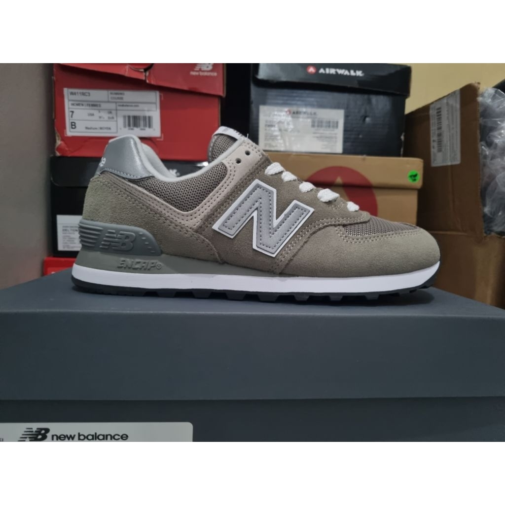 Sepatu Sneaker Wanita NB 575