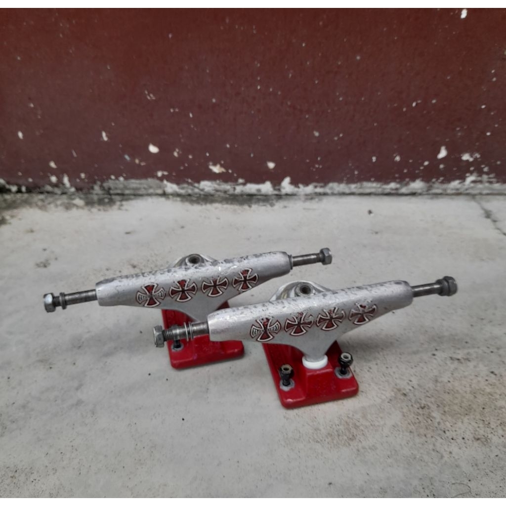 Skateboard Truck Independent Louie Lopez + boltnuts second / bekas
