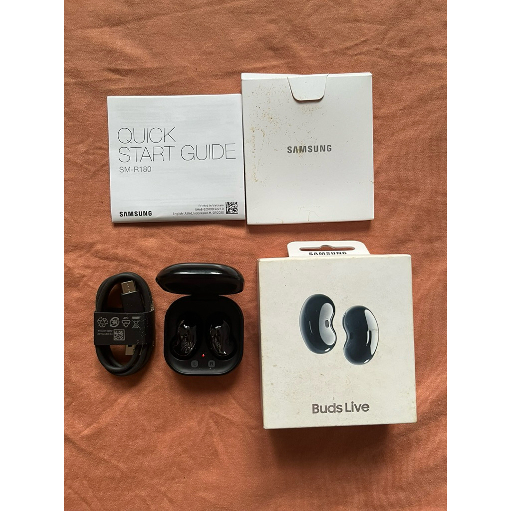 [Preloved] Samsung Ear Buds Live - Hitam
